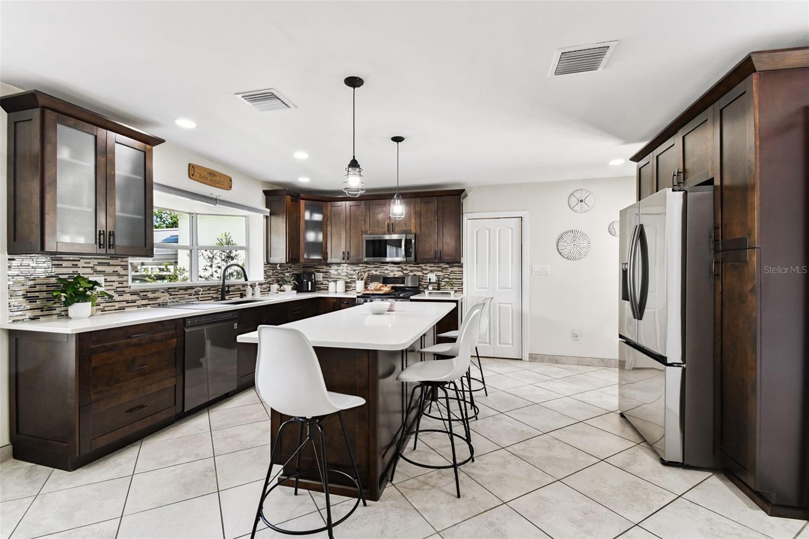 Image 4 of 45 For 2916 Clifton Street