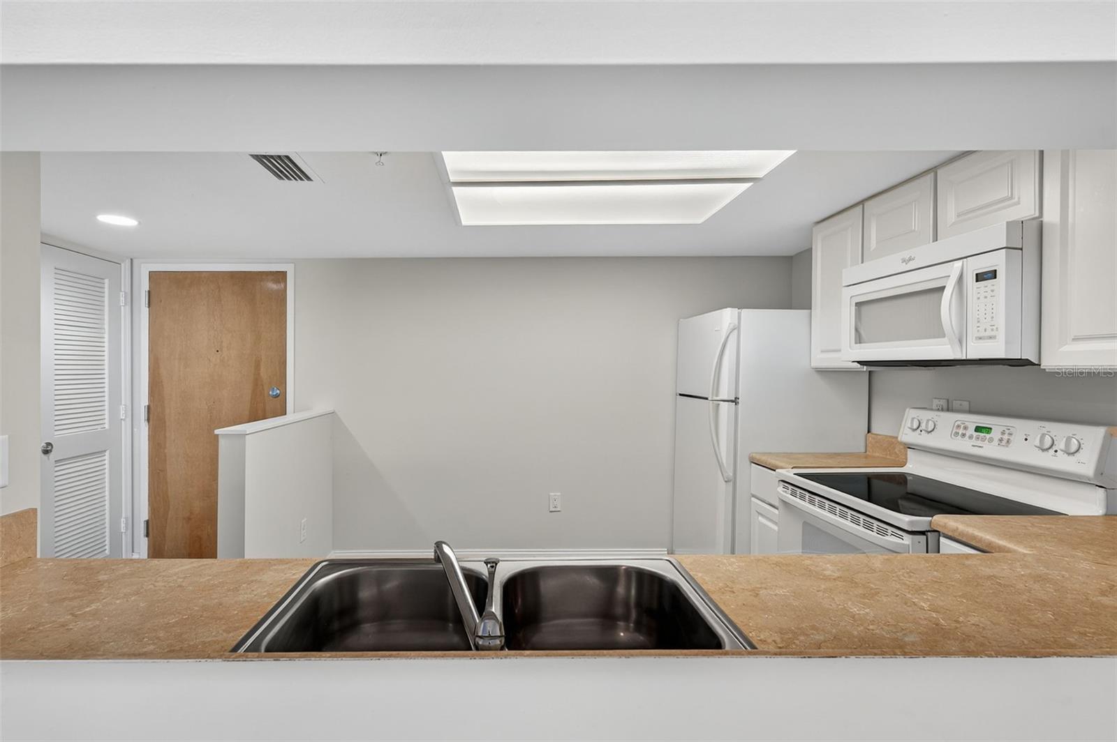 Image 13 of 54 For 2595 Countryside Boulevard 8106