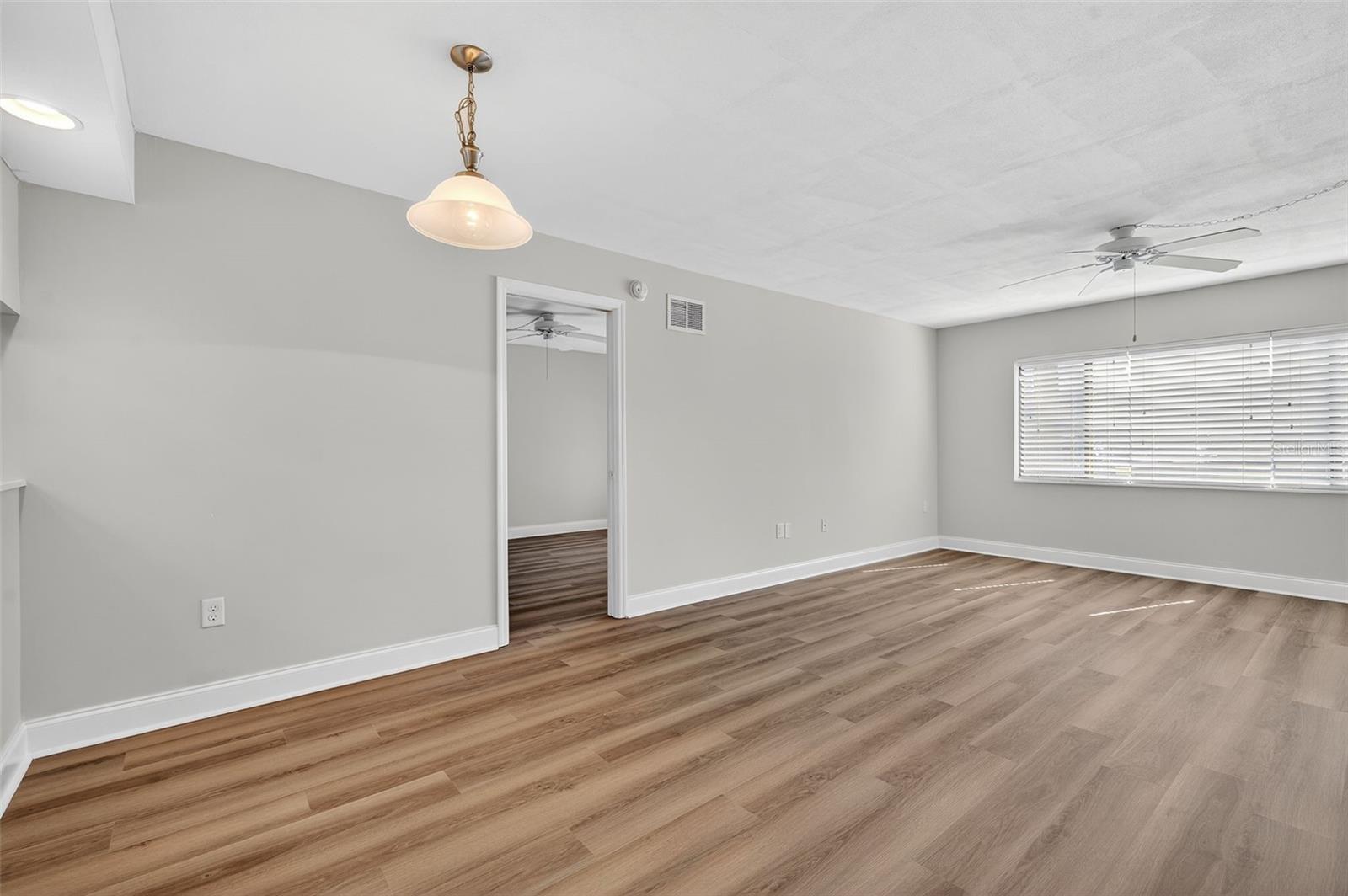 Image 16 of 54 For 2595 Countryside Boulevard 8106