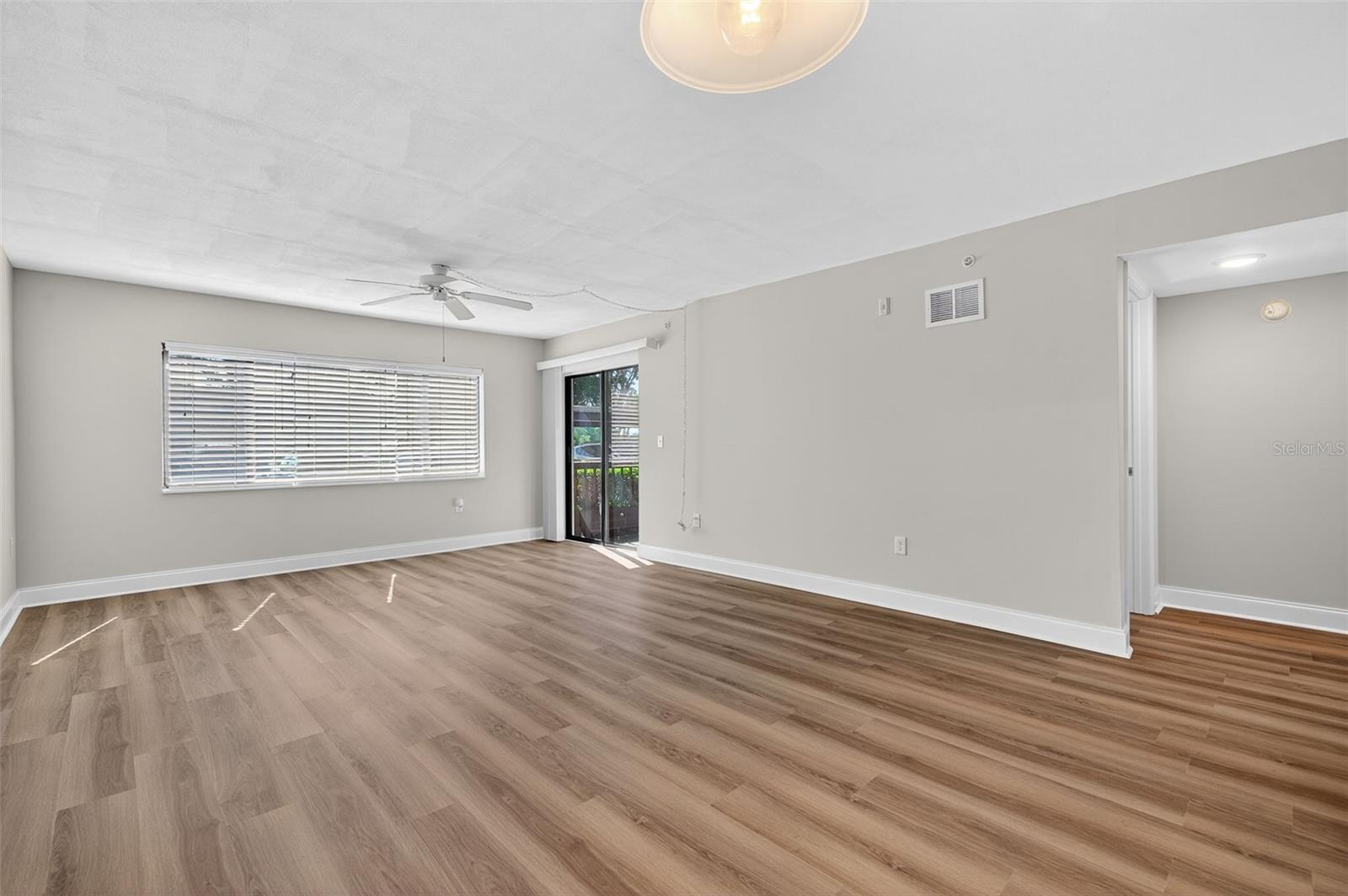 Image 17 of 54 For 2595 Countryside Boulevard 8106