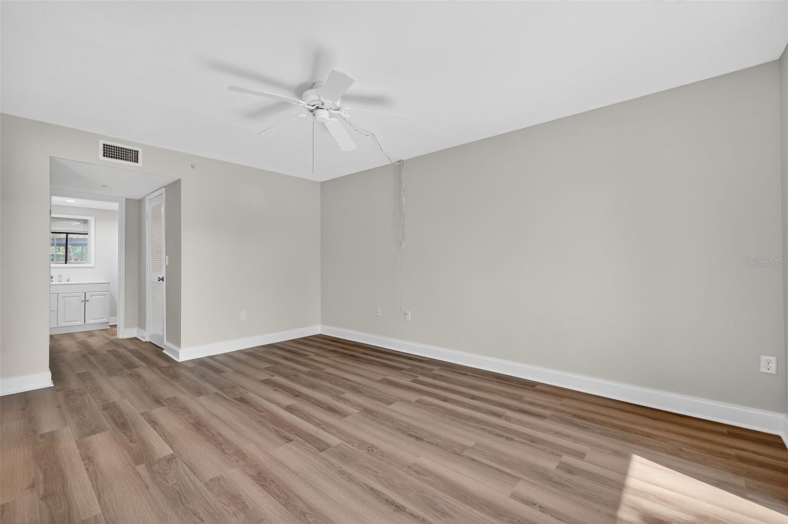 Image 20 of 54 For 2595 Countryside Boulevard 8106