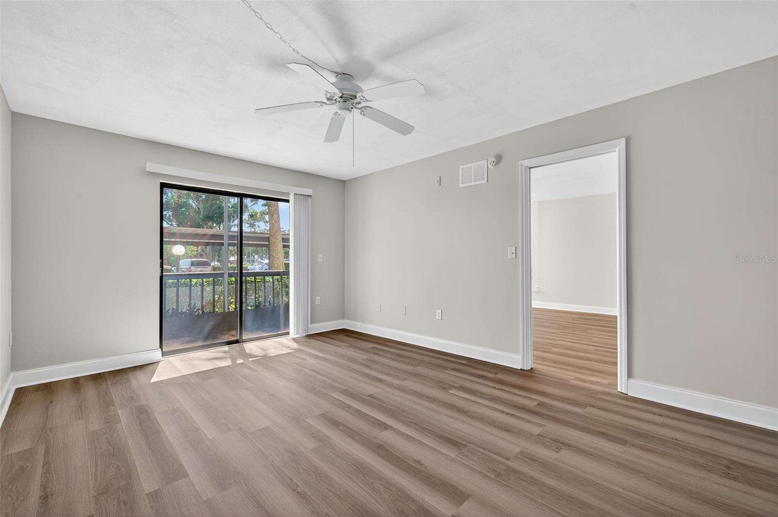 Image 23 of 54 For 2595 Countryside Boulevard 8106