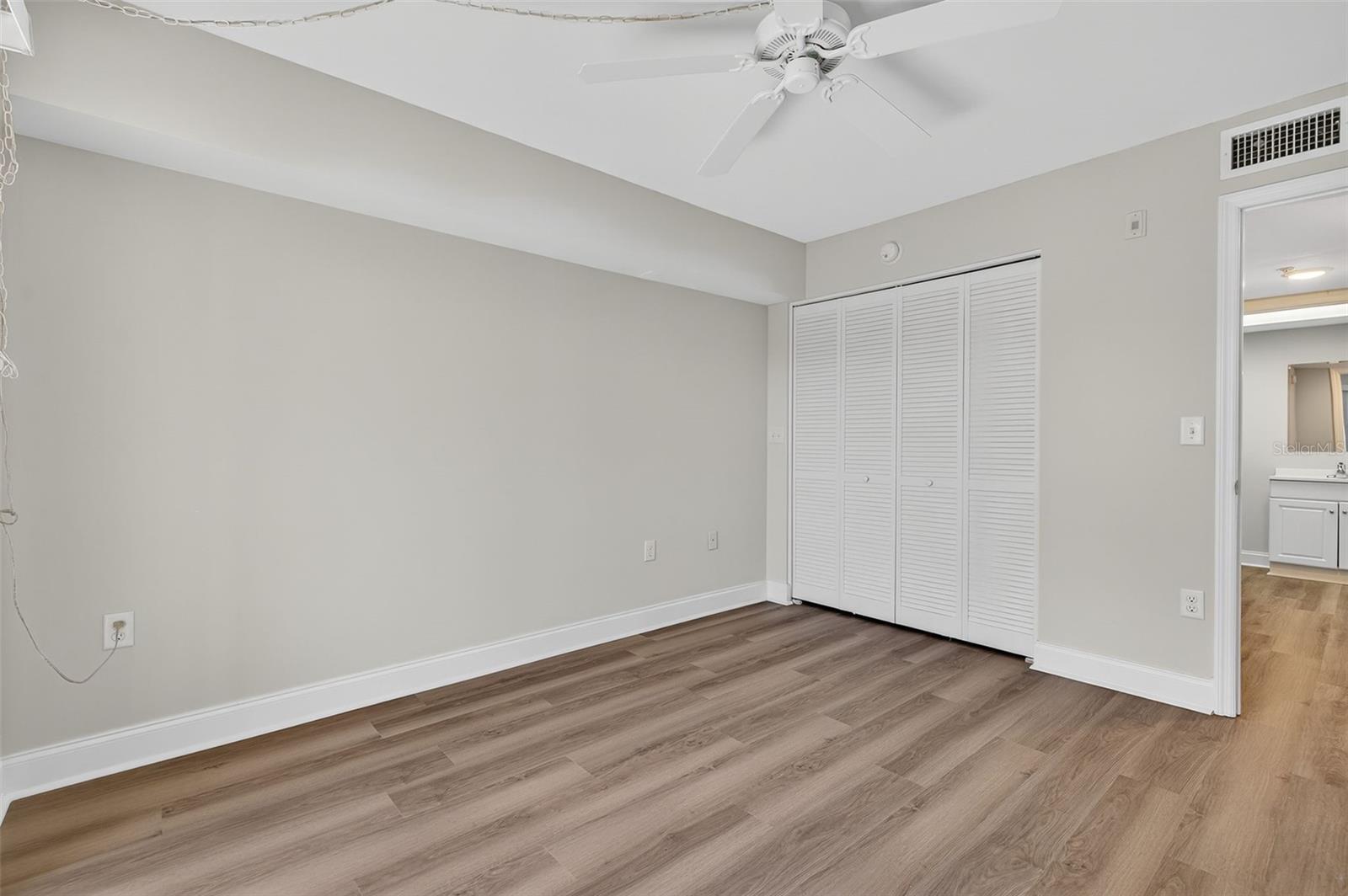Image 30 of 54 For 2595 Countryside Boulevard 8106