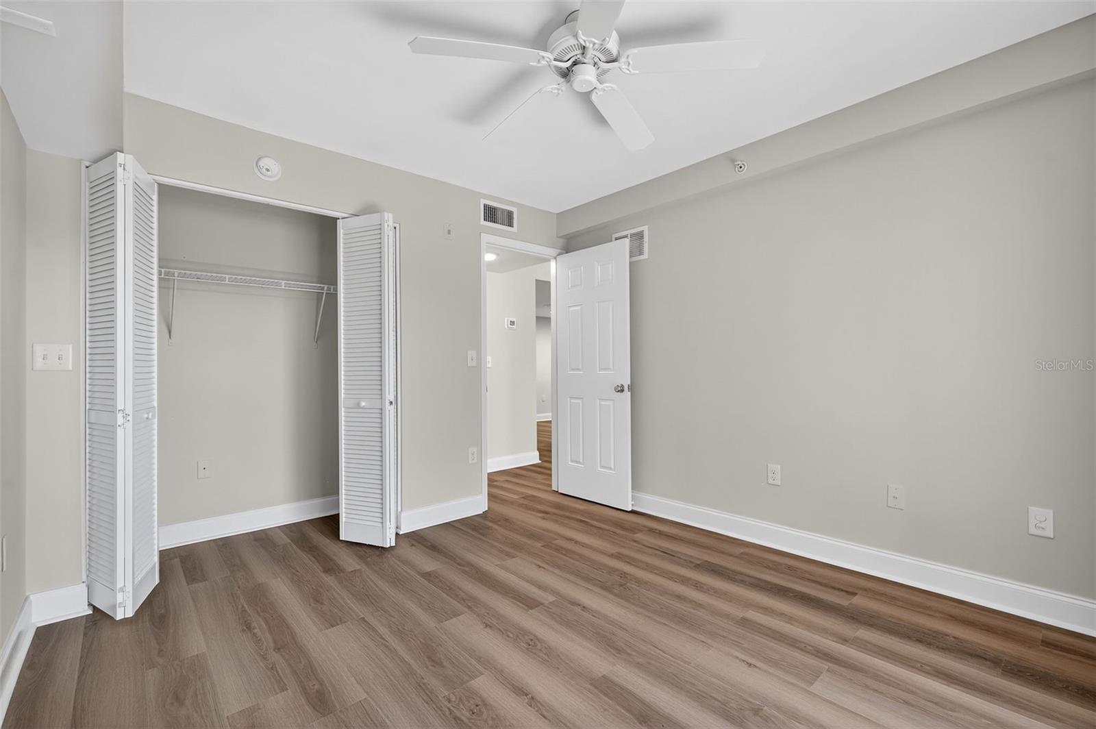 Image 31 of 54 For 2595 Countryside Boulevard 8106