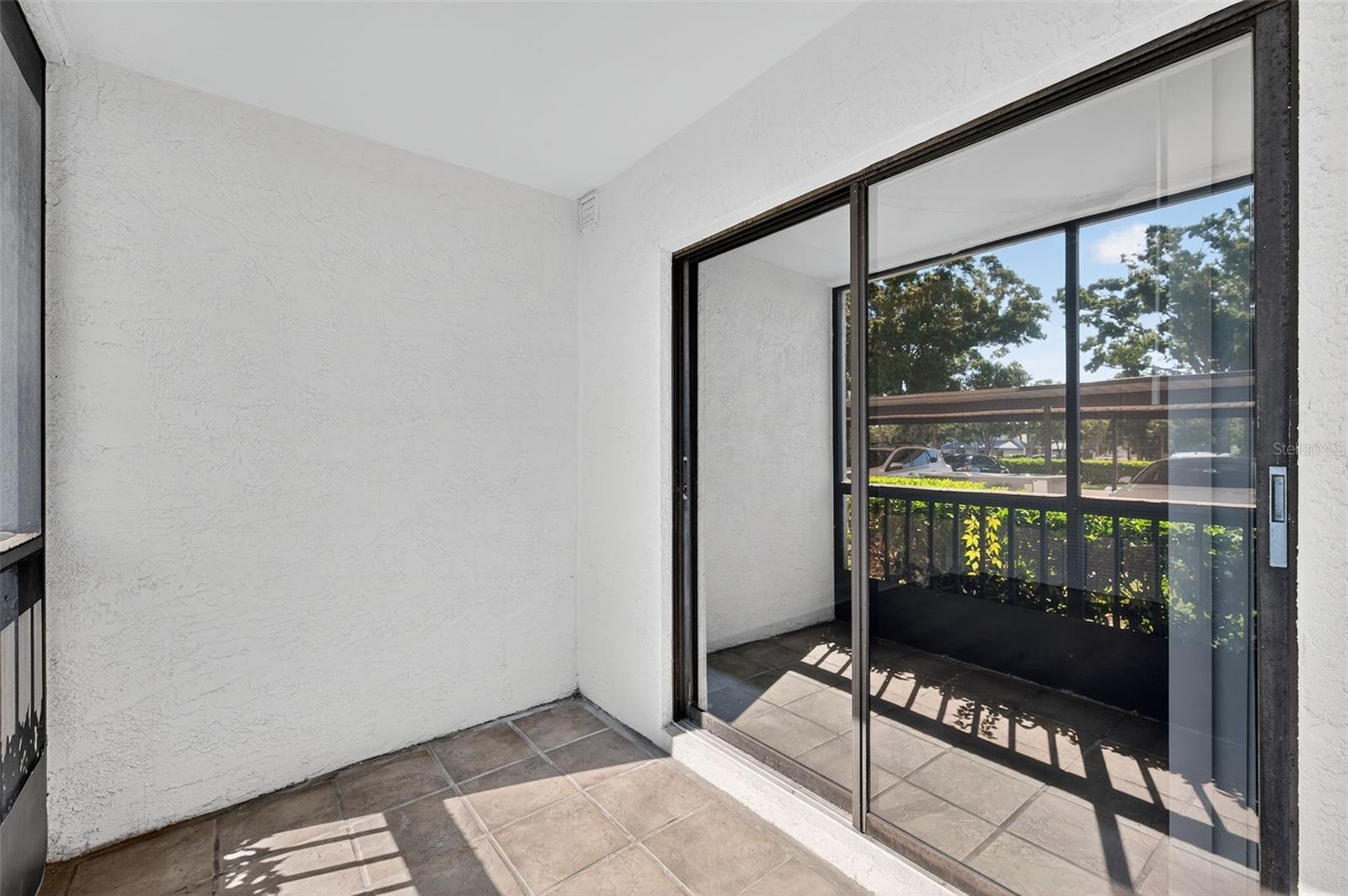 Image 36 of 54 For 2595 Countryside Boulevard 8106