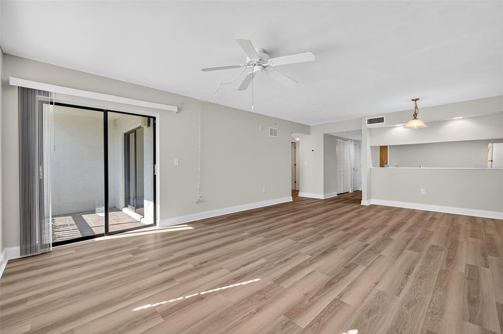 Image 4 of 54 For 2595 Countryside Boulevard 8106