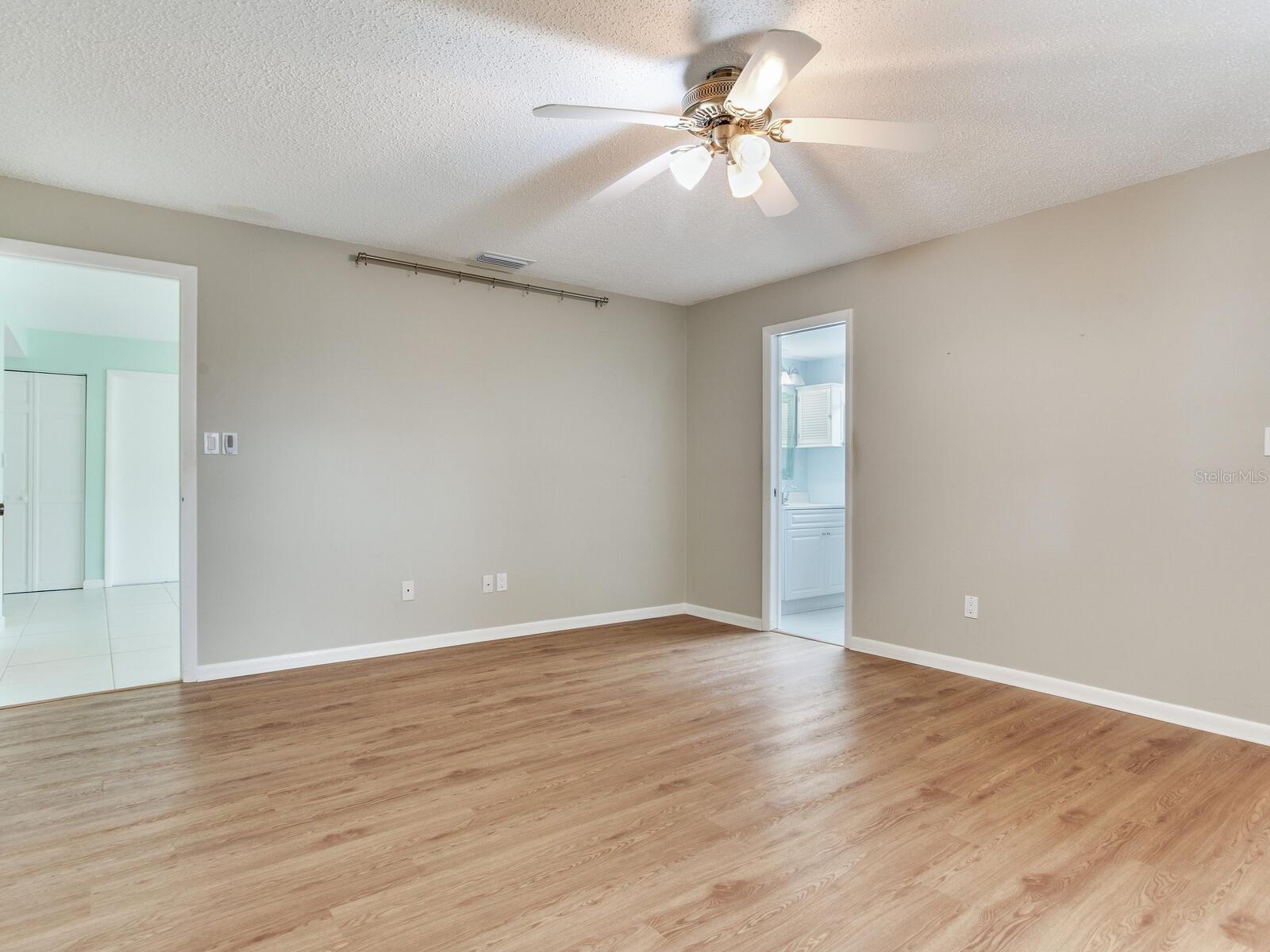 Image 21 of 39 For 8893 118th Street