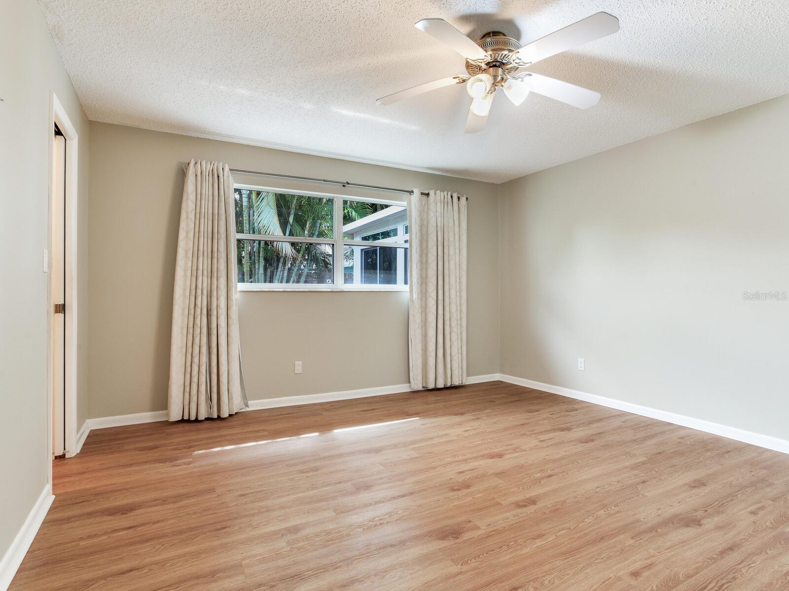 Image 22 of 39 For 8893 118th Street