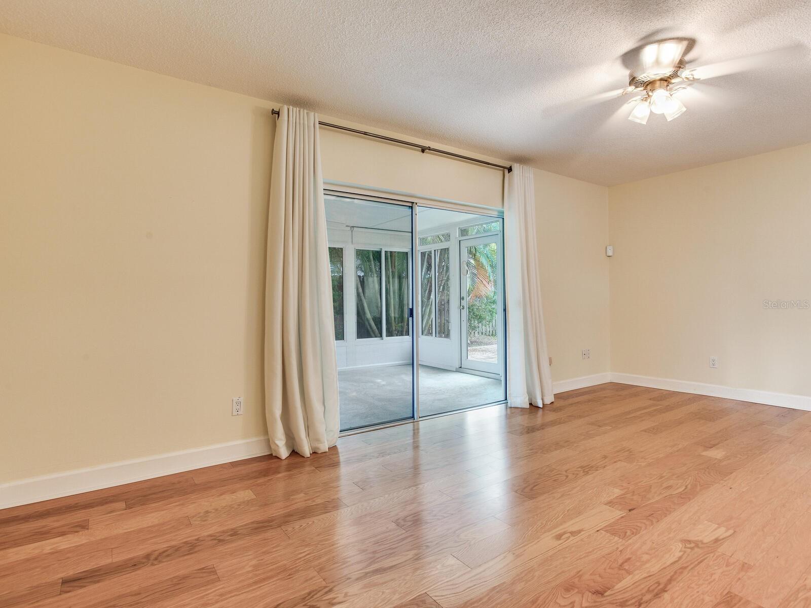 Image 8 of 39 For 8893 118th Street