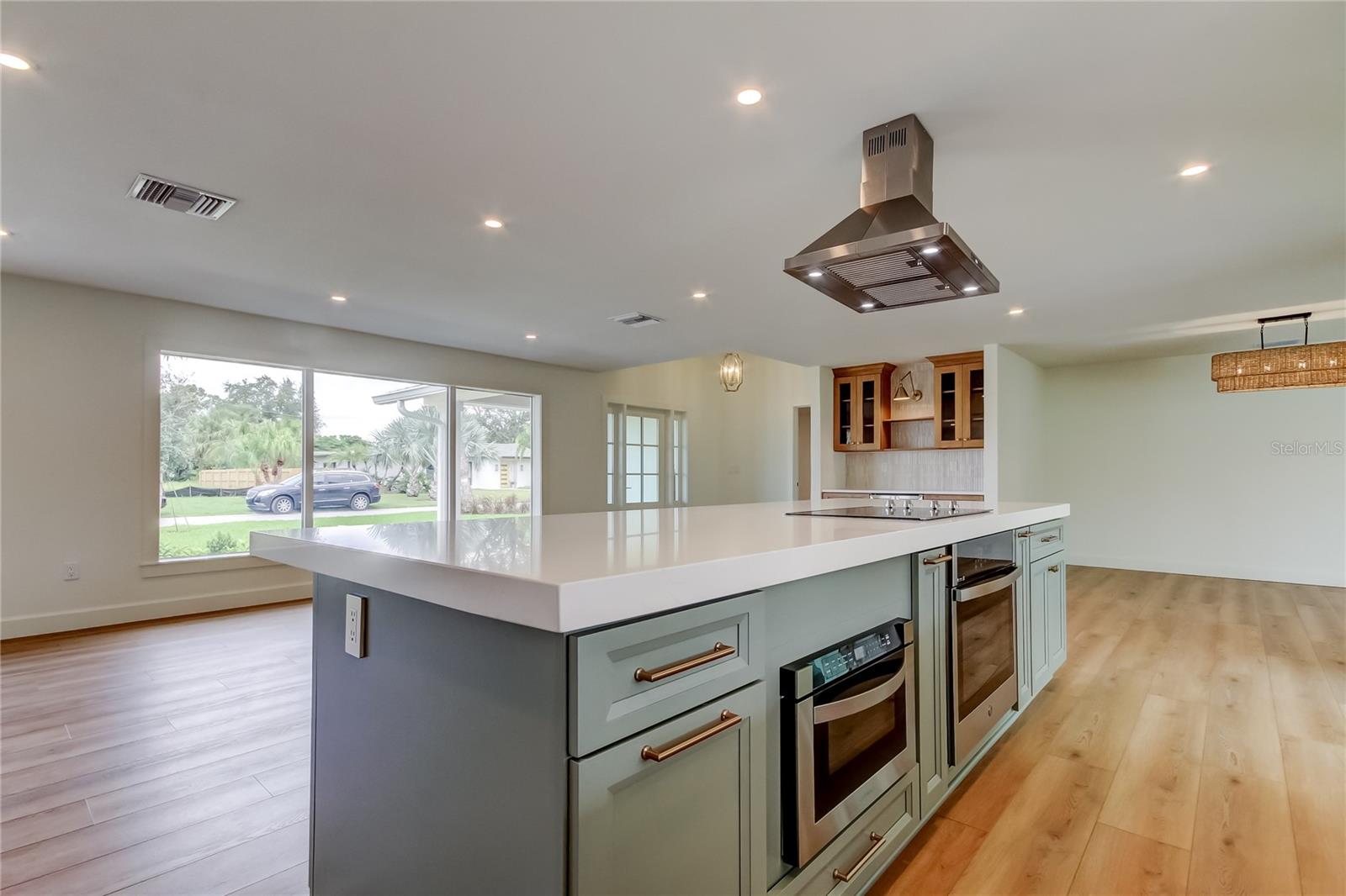 Image 11 of 22 For 819 Jacaranda Dr