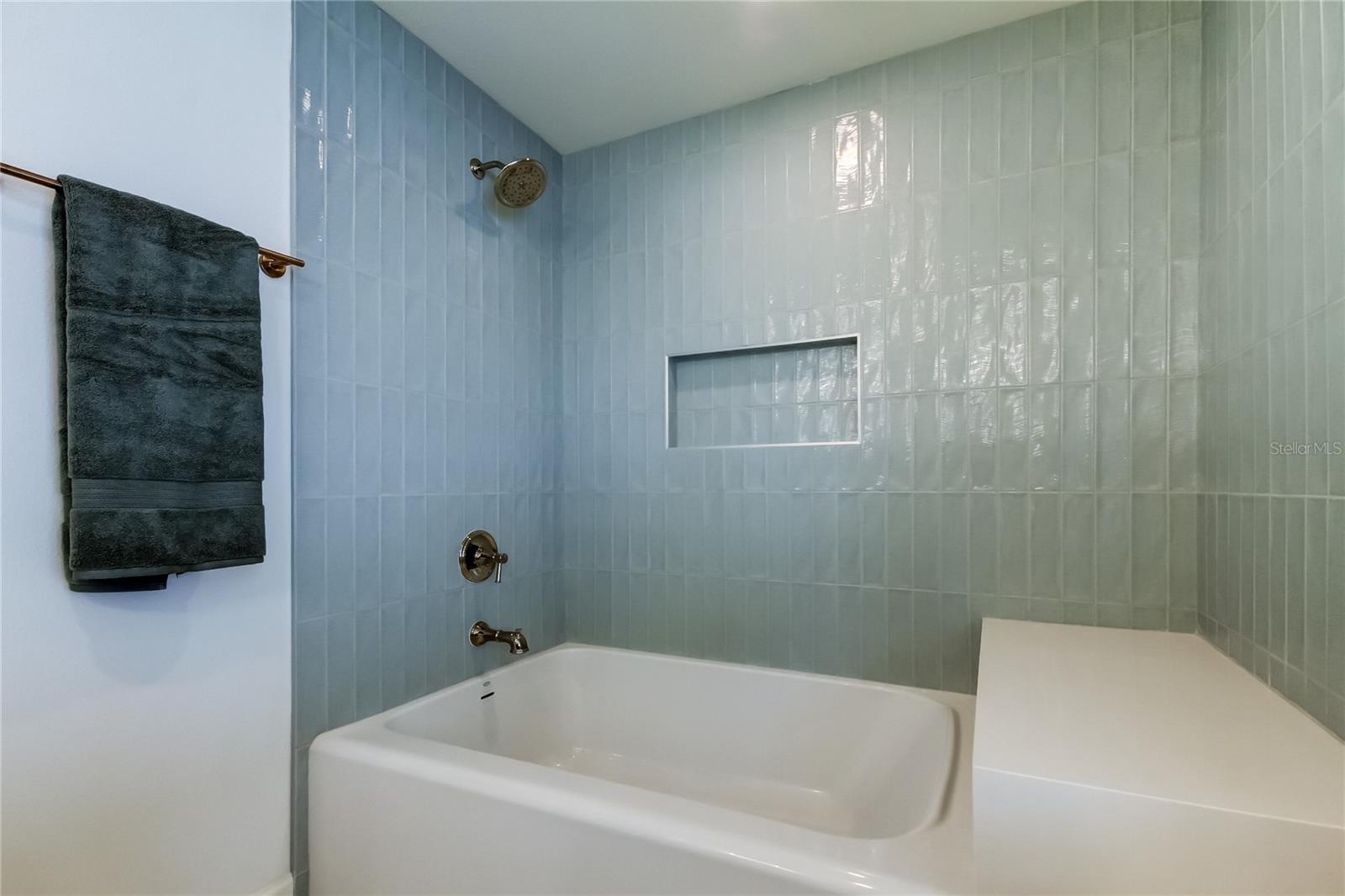 Image 17 of 22 For 819 Jacaranda Dr