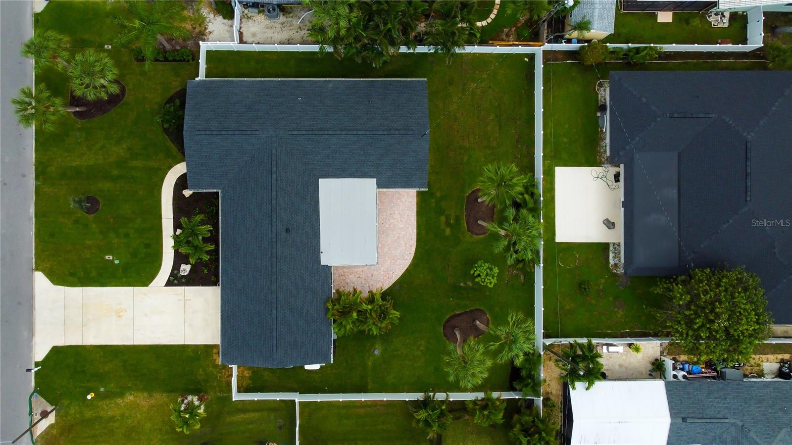 Image 2 of 22 For 819 Jacaranda Dr
