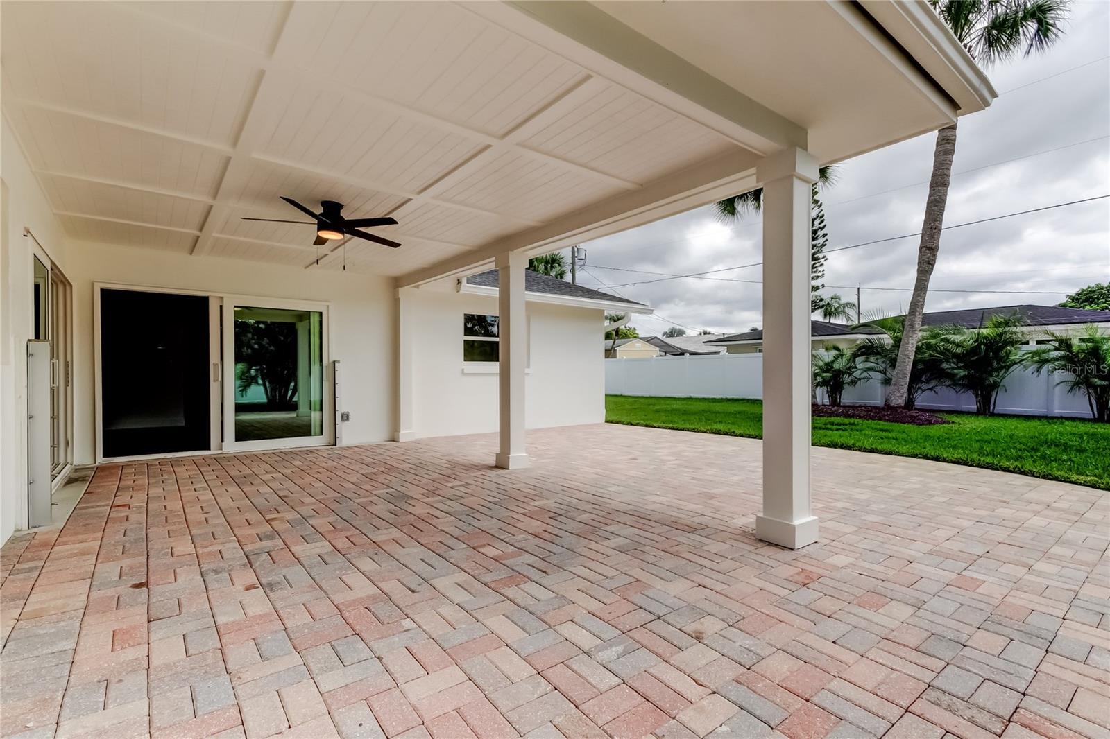 Image 20 of 22 For 819 Jacaranda Dr