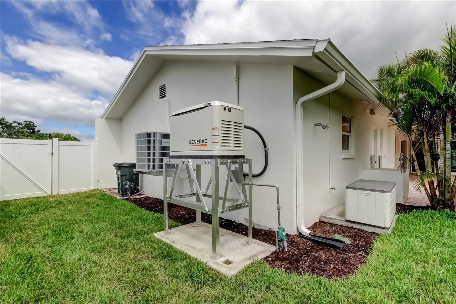 Image 21 of 22 For 819 Jacaranda Dr