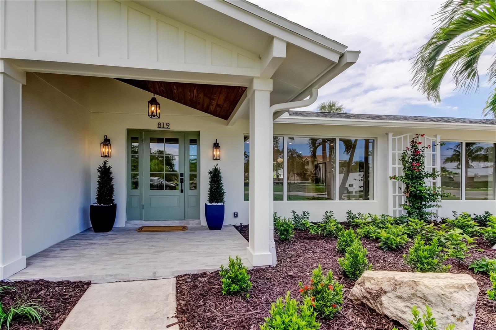 Image 3 of 22 For 819 Jacaranda Dr