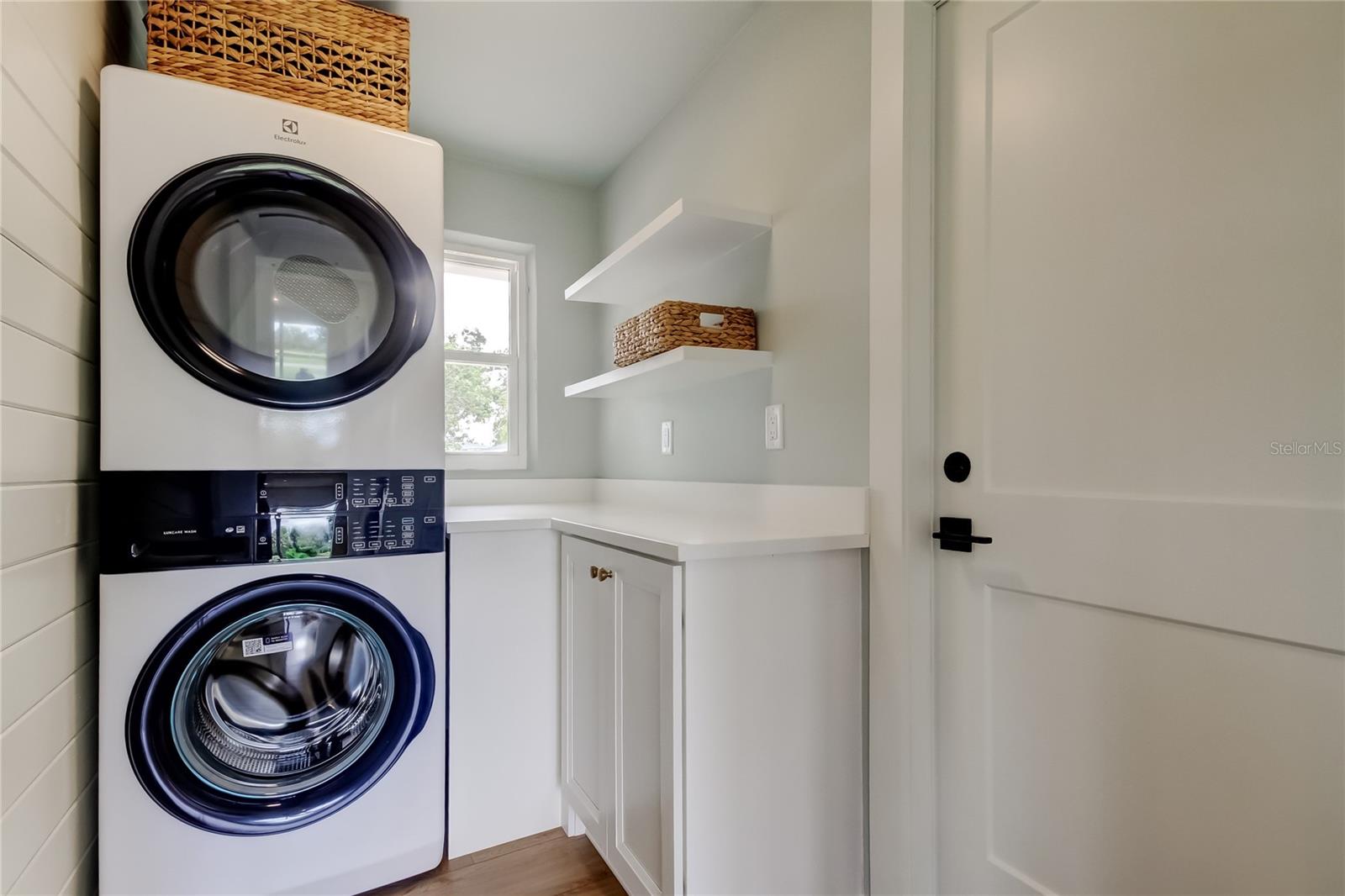 Image 9 of 22 For 819 Jacaranda Dr