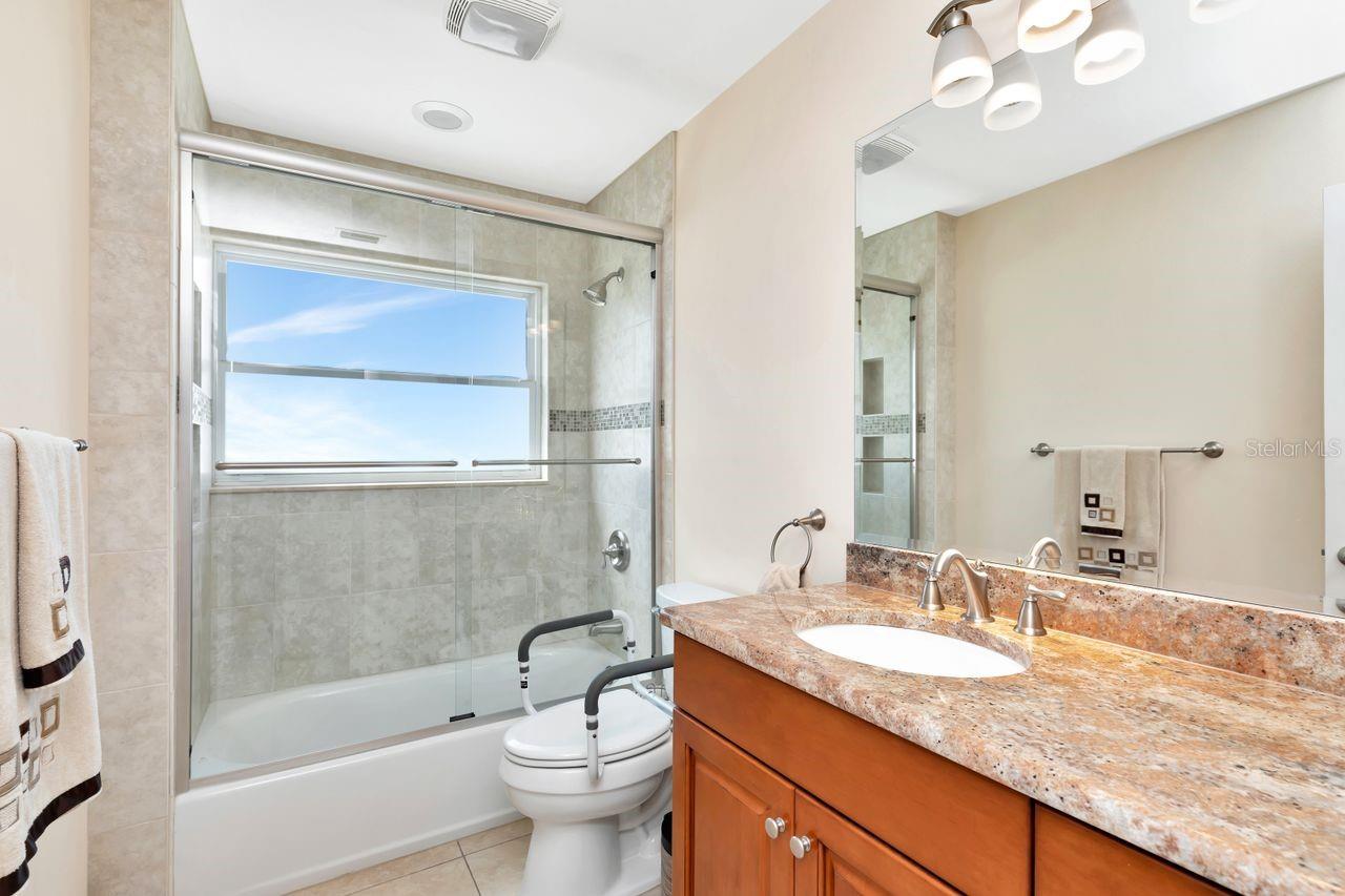 Image 43 of 78 For 1113 45th Avenue Ne