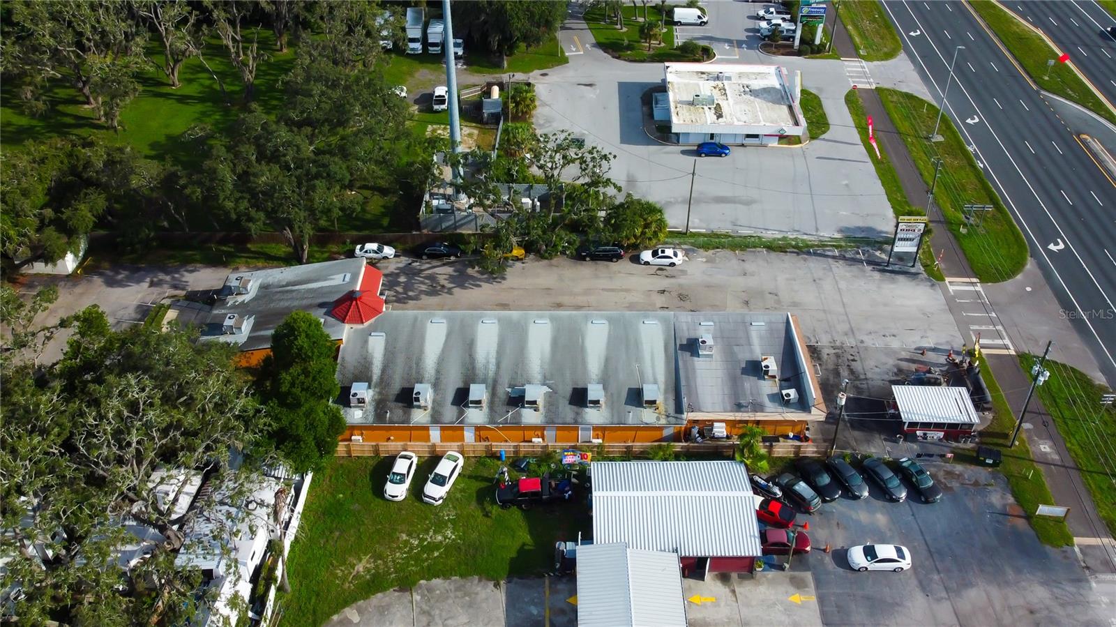 Listing photo id 4 for 3333 Us Highway 19  5