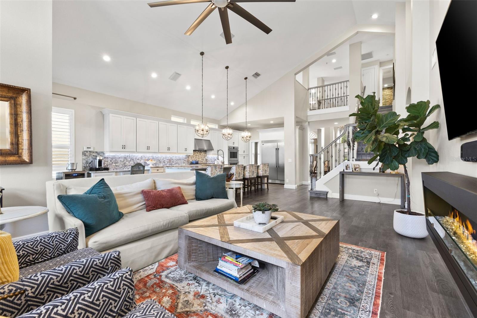Image 10 of 62 For 304 9th Avenue E