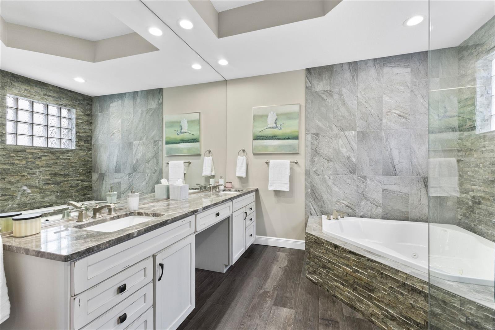 Image 25 of 62 For 304 9th Avenue E
