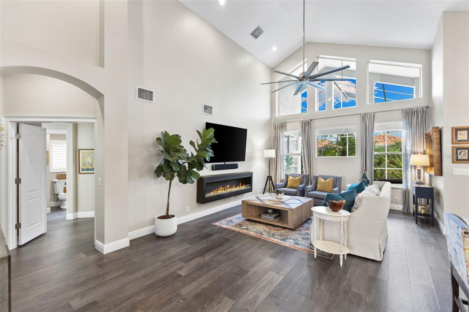 Image 7 of 62 For 304 9th Avenue E