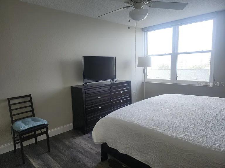 Image 21 of 26 For 400 Island Way 512
