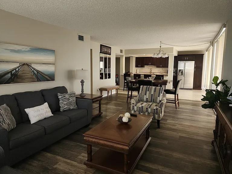 Image 7 of 26 For 400 Island Way 512
