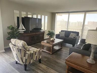 Image 8 of 26 For 400 Island Way 512
