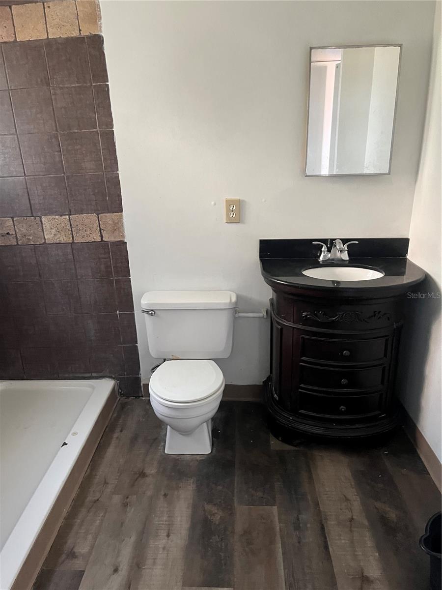 Image 11 of 15 For 420 Newton Avenue S