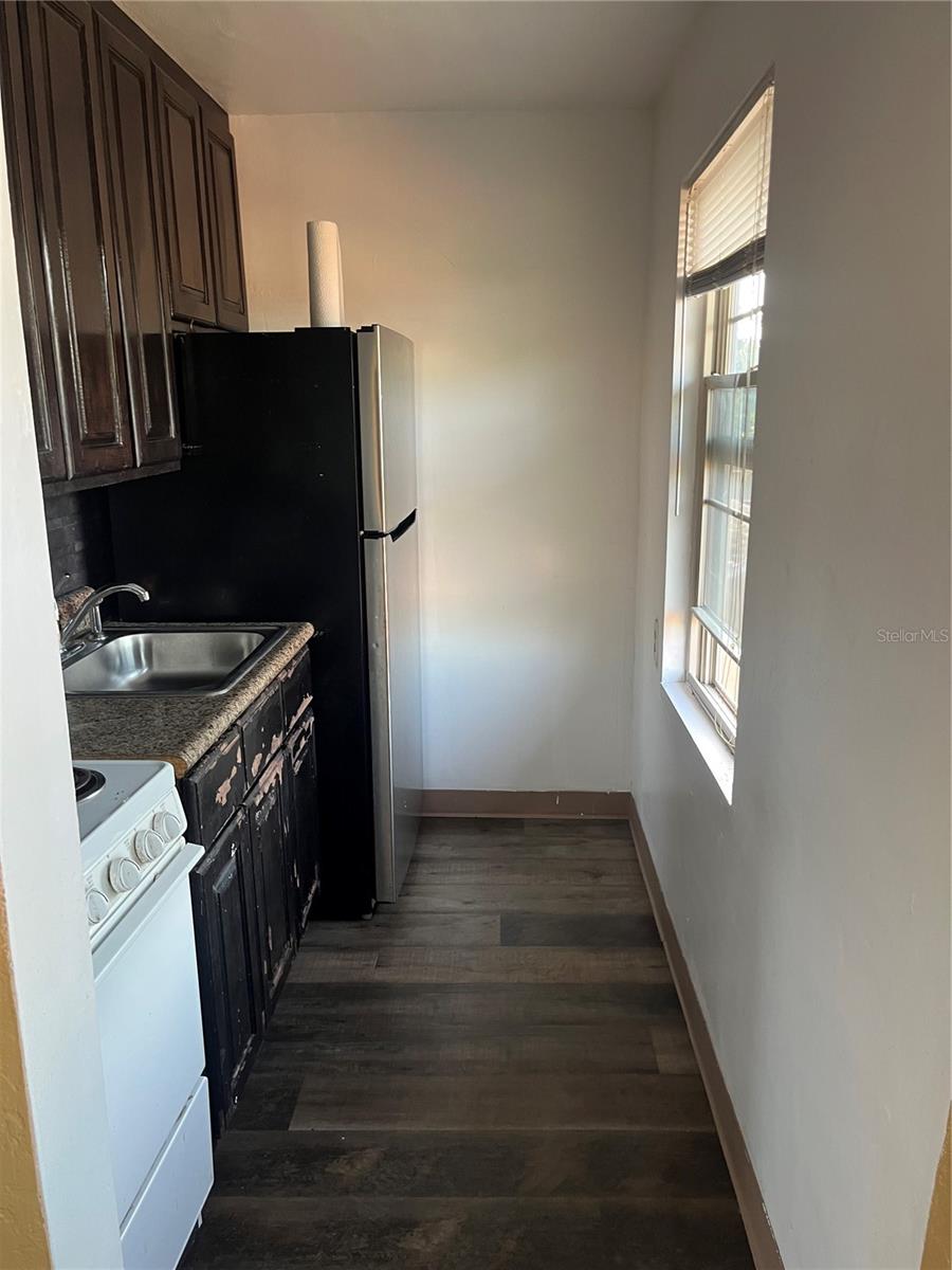 Image 13 of 15 For 420 Newton Avenue S