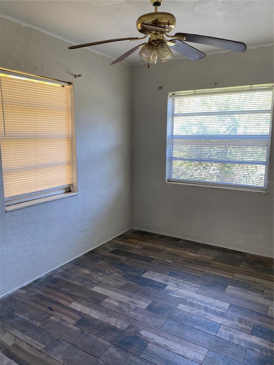 Image 4 of 15 For 420 Newton Avenue S