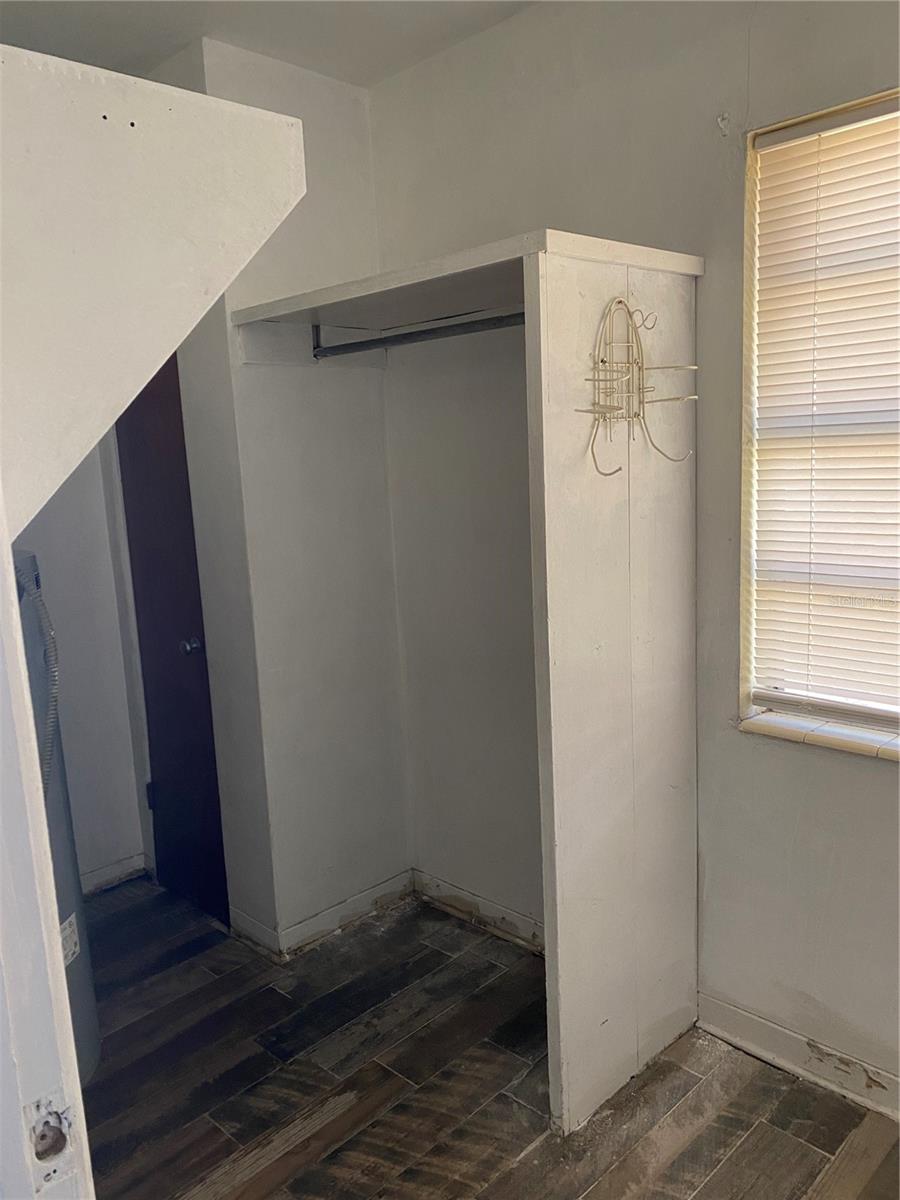 Image 5 of 15 For 420 Newton Avenue S