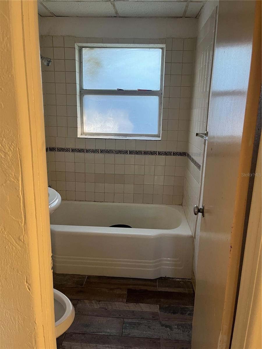 Image 6 of 15 For 420 Newton Avenue S