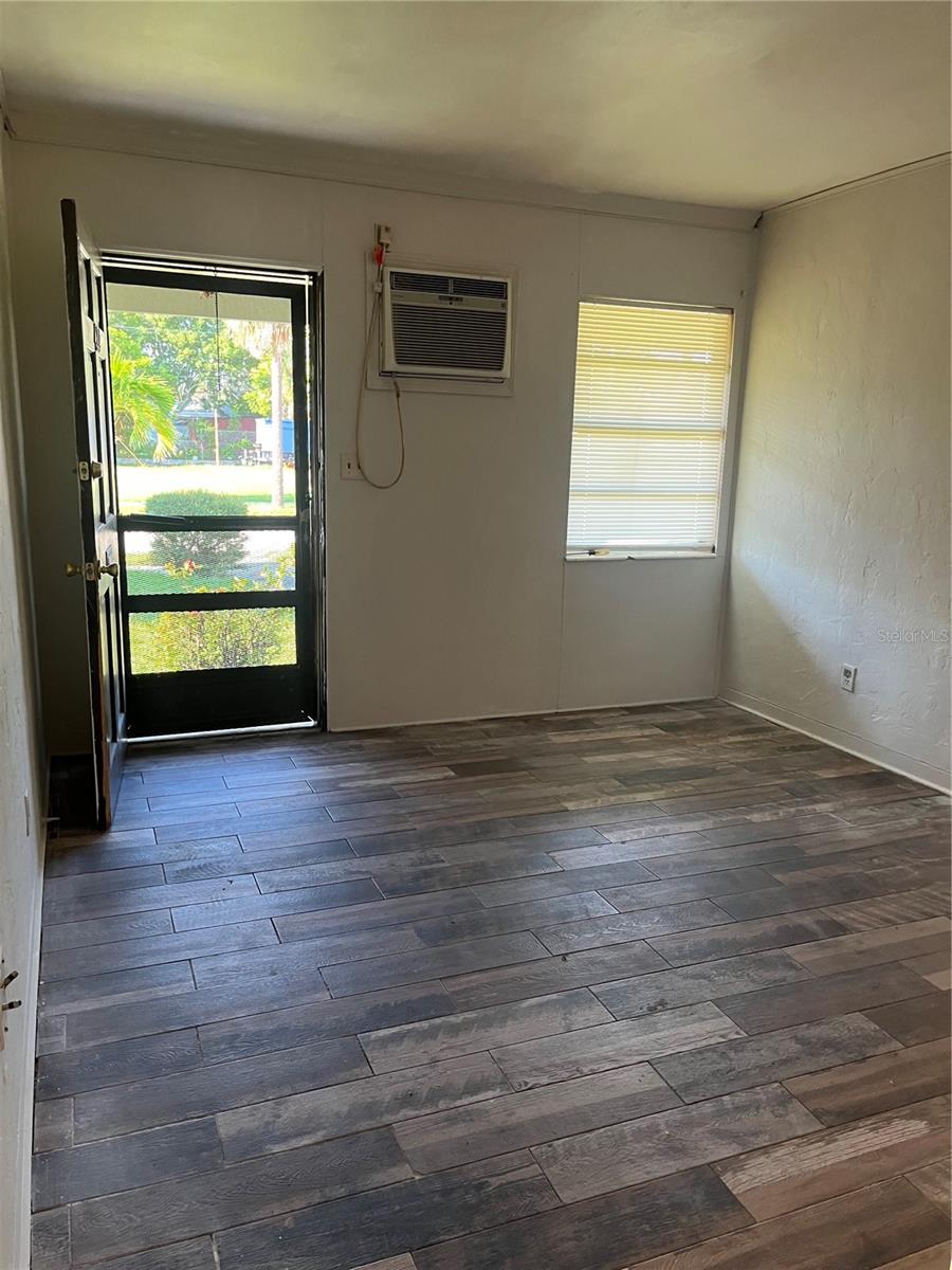 Image 7 of 15 For 420 Newton Avenue S