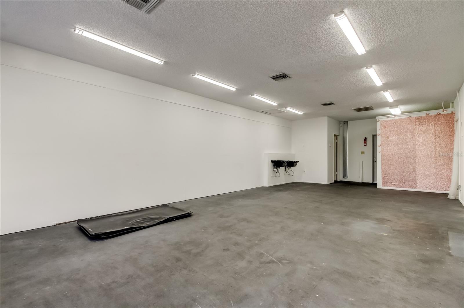 Listing photo id 14 for 3333 Us Highway 19  7