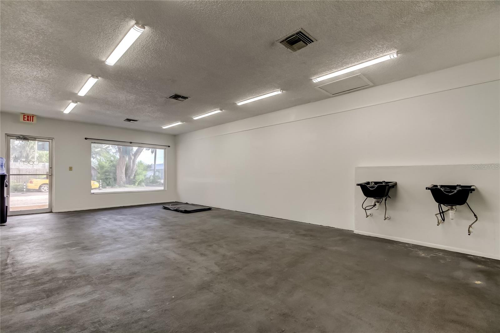 Listing photo id 16 for 3333 Us Highway 19  7