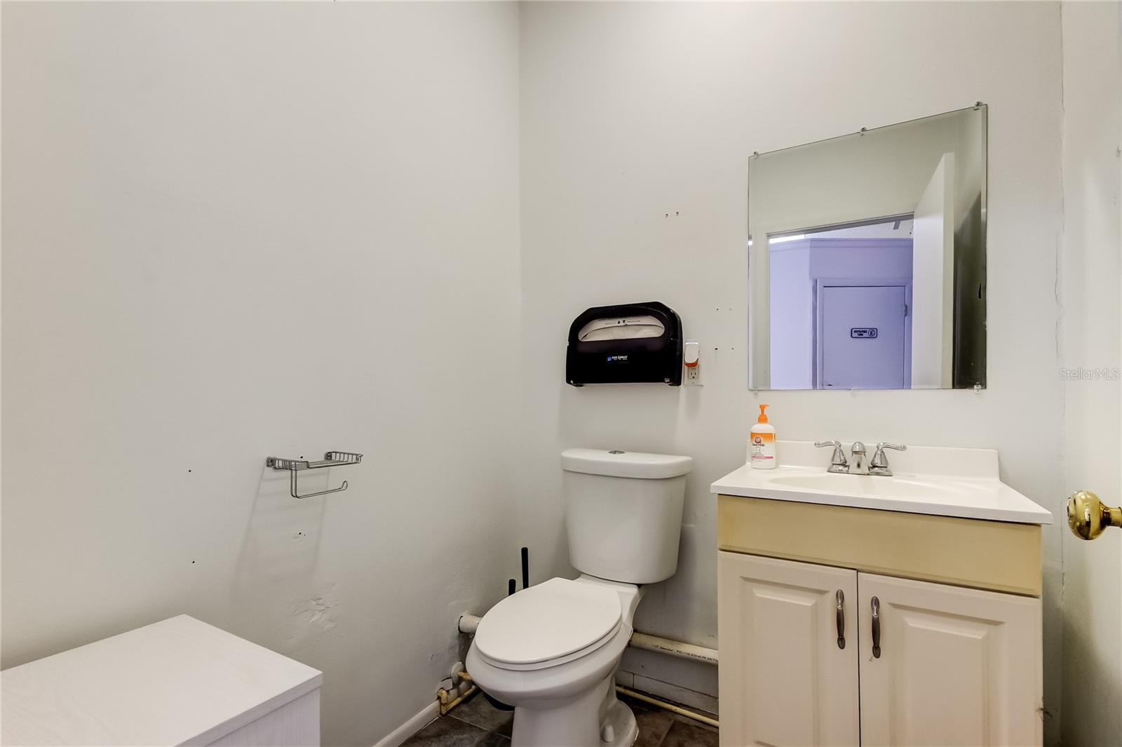 Listing photo id 20 for 3333 Us Highway 19  7