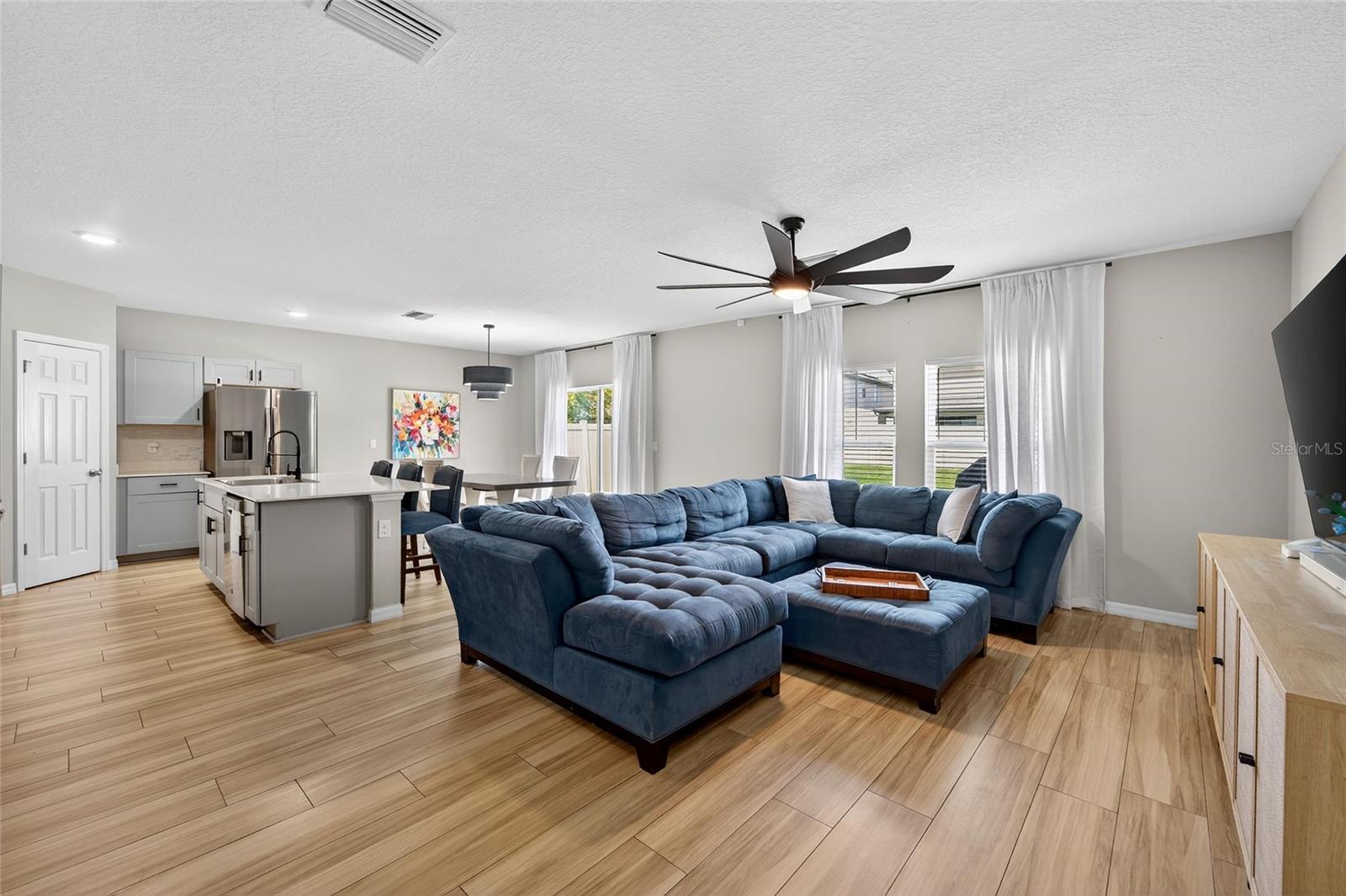 Image 10 of 47 For 14636 Brumby Ridge Avenue