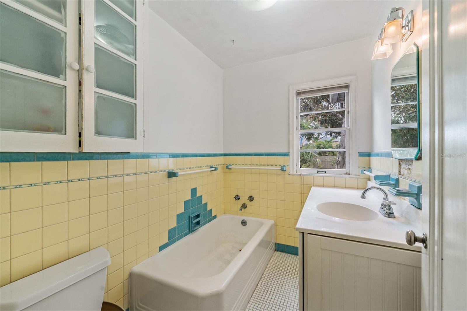 Image 18 of 34 For 801 22nd Street N