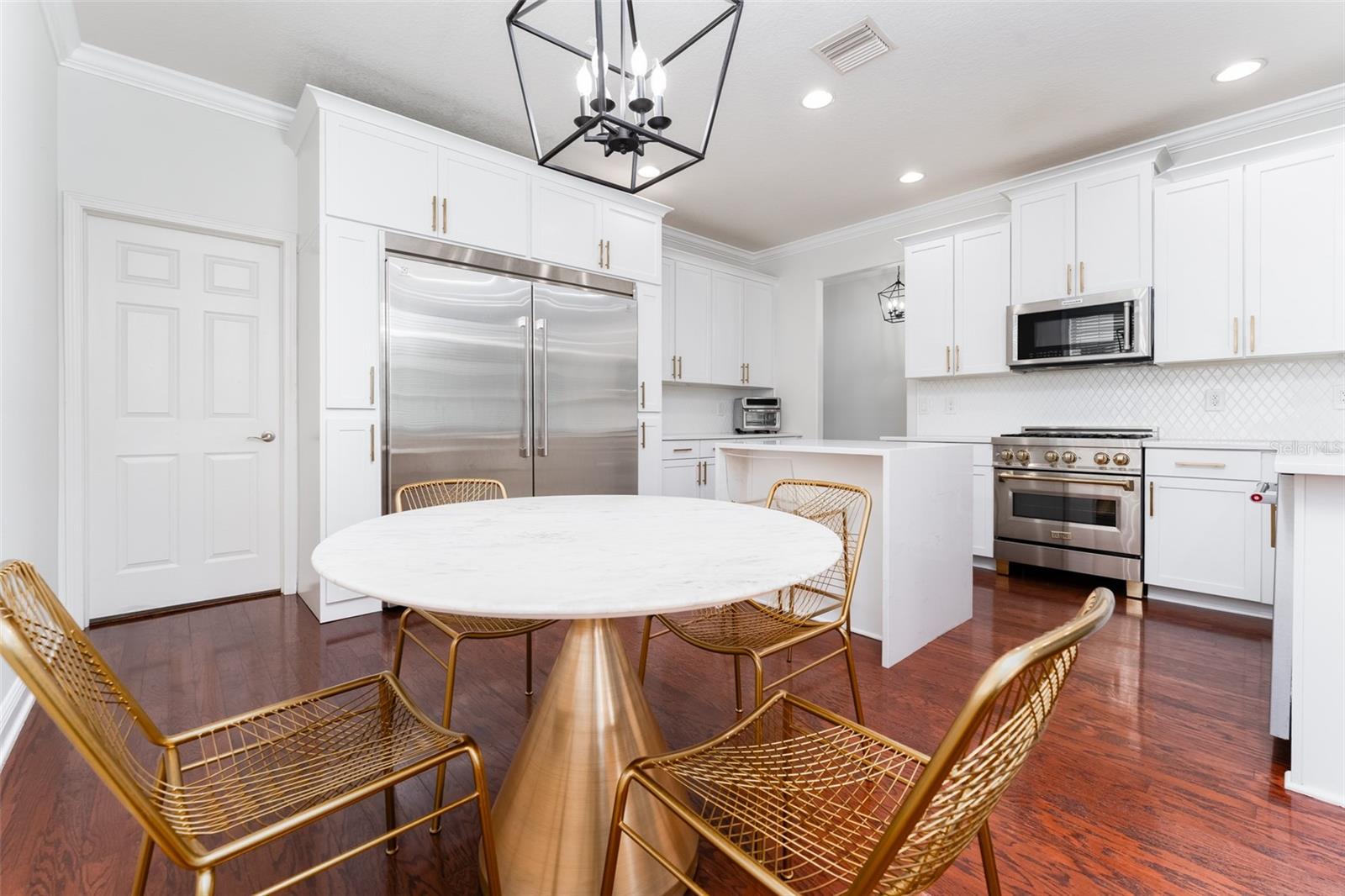 Image 9 of 48 For 16007 Loneoak View Drive