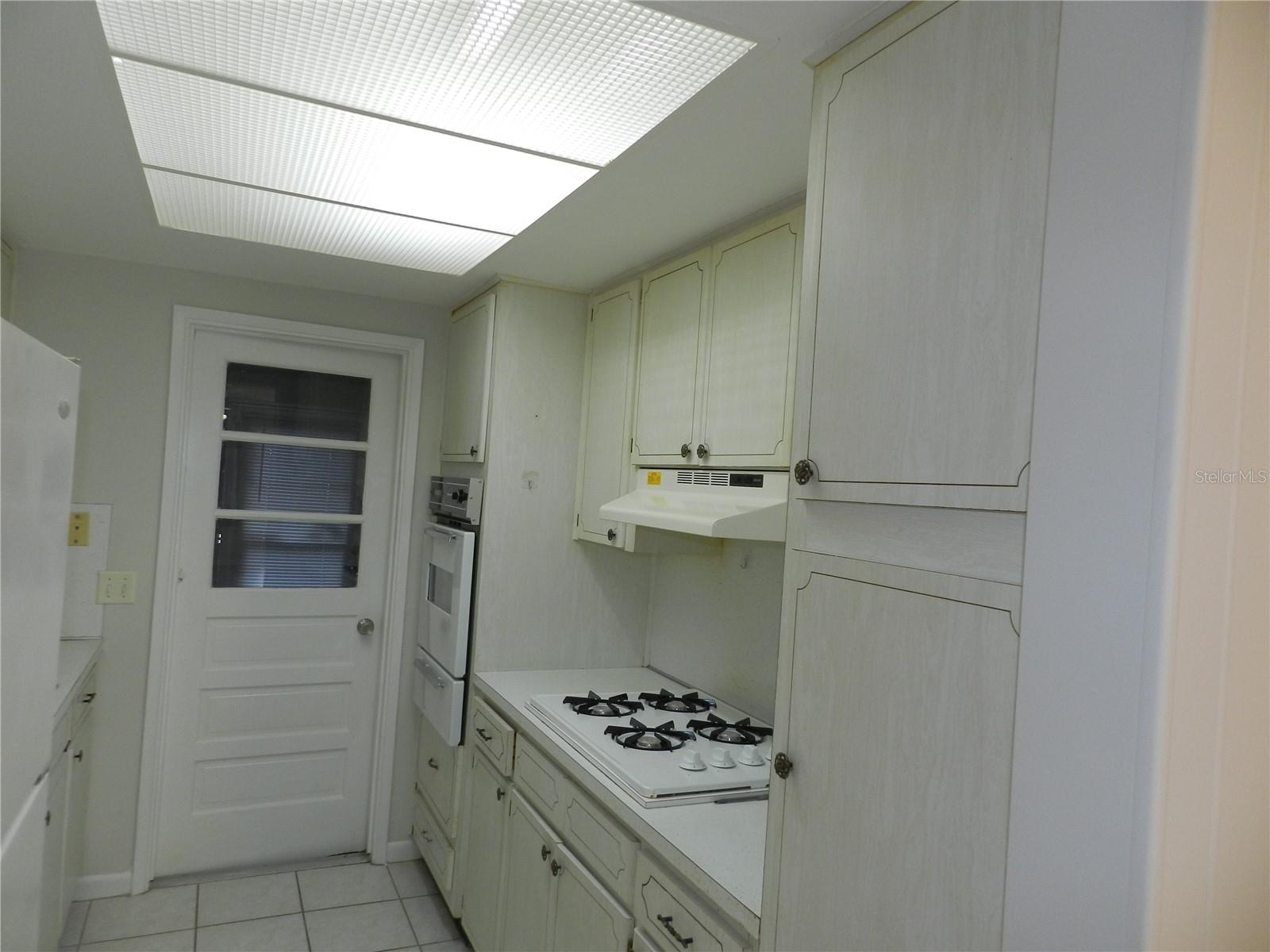 Image 5 of 18 For 911 Washington Avenue 112