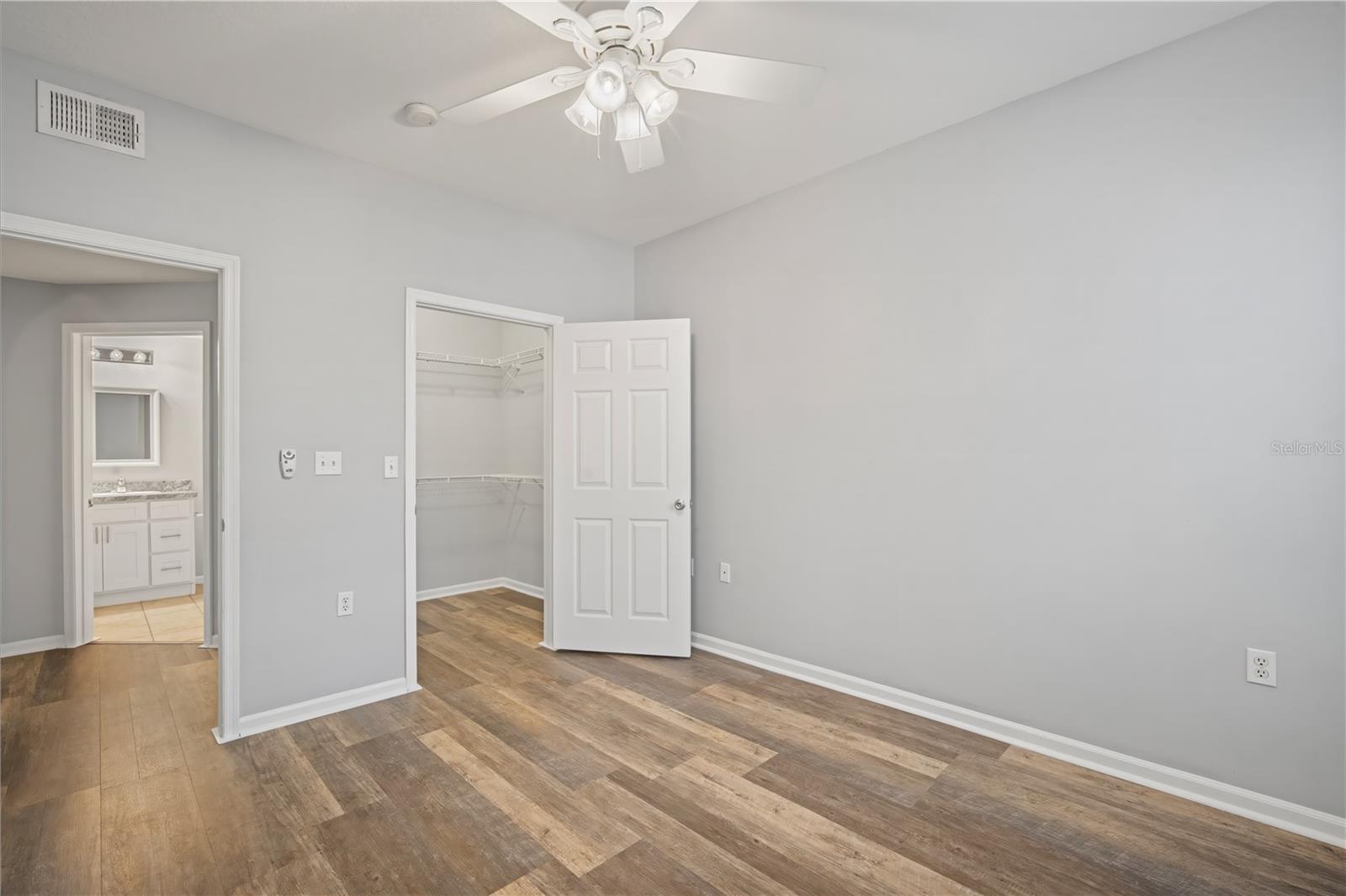 Image 21 of 30 For 5110 Bay Club Circle  5110