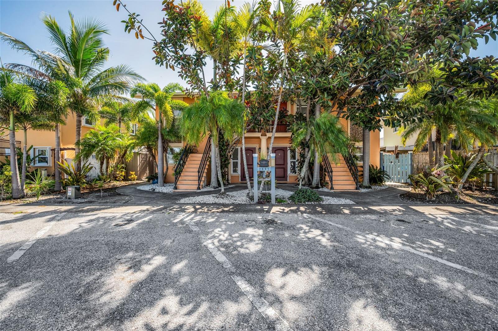 Listing photo id 0 for 2685 St Josephs Drive E
