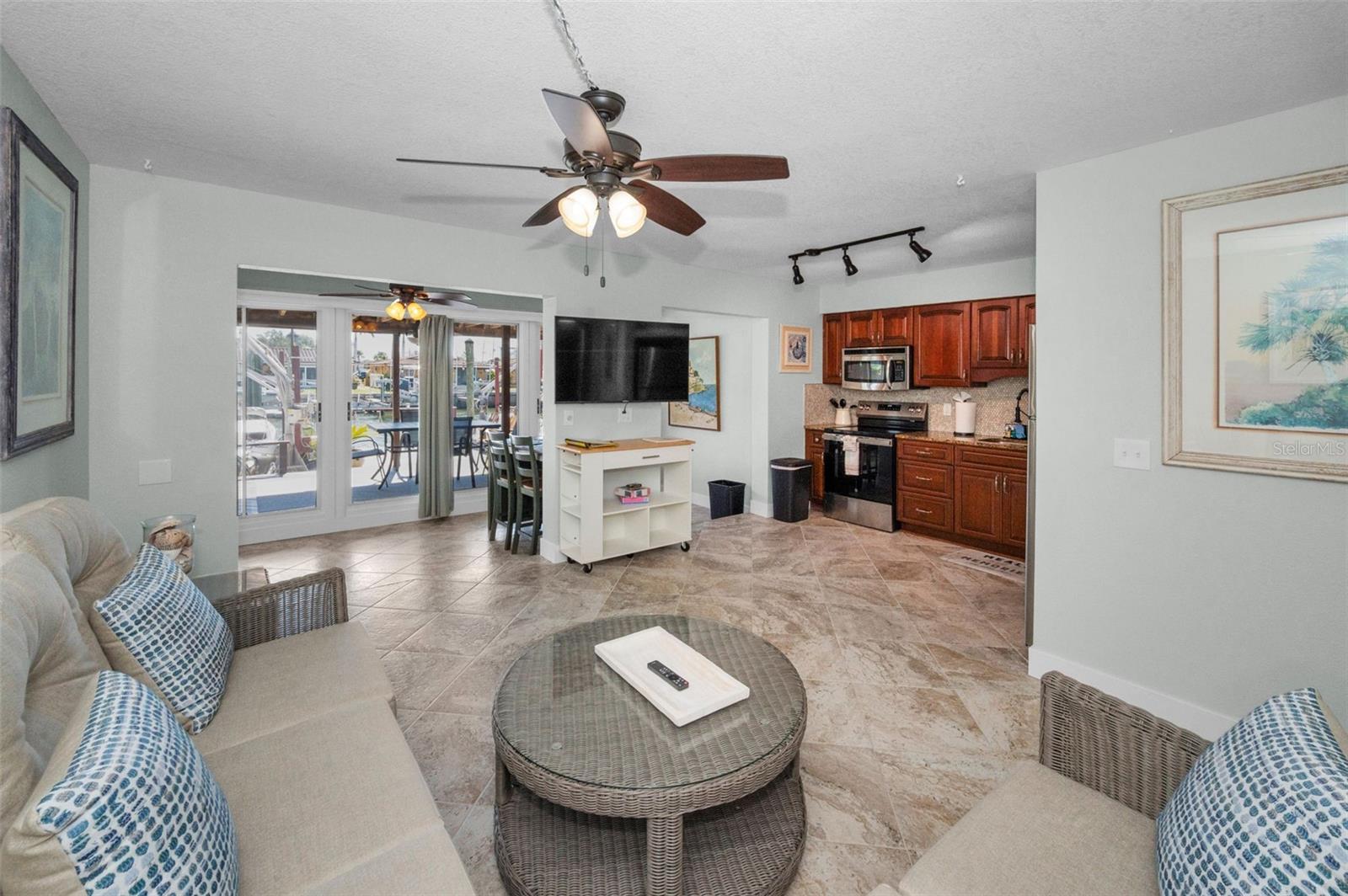 Listing photo id 21 for 2685 St Josephs Drive E