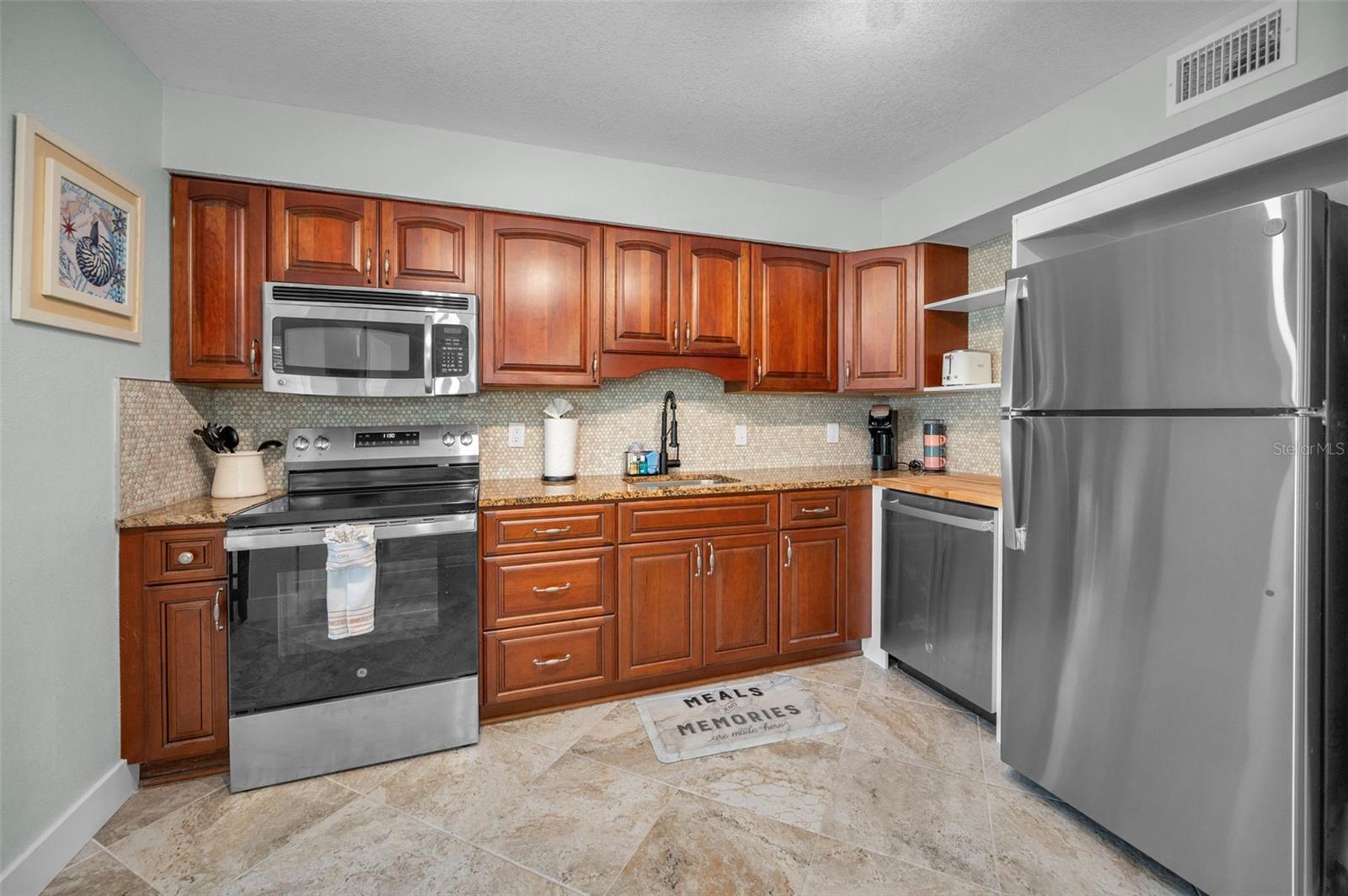 Listing photo id 23 for 2685 St Josephs Drive E