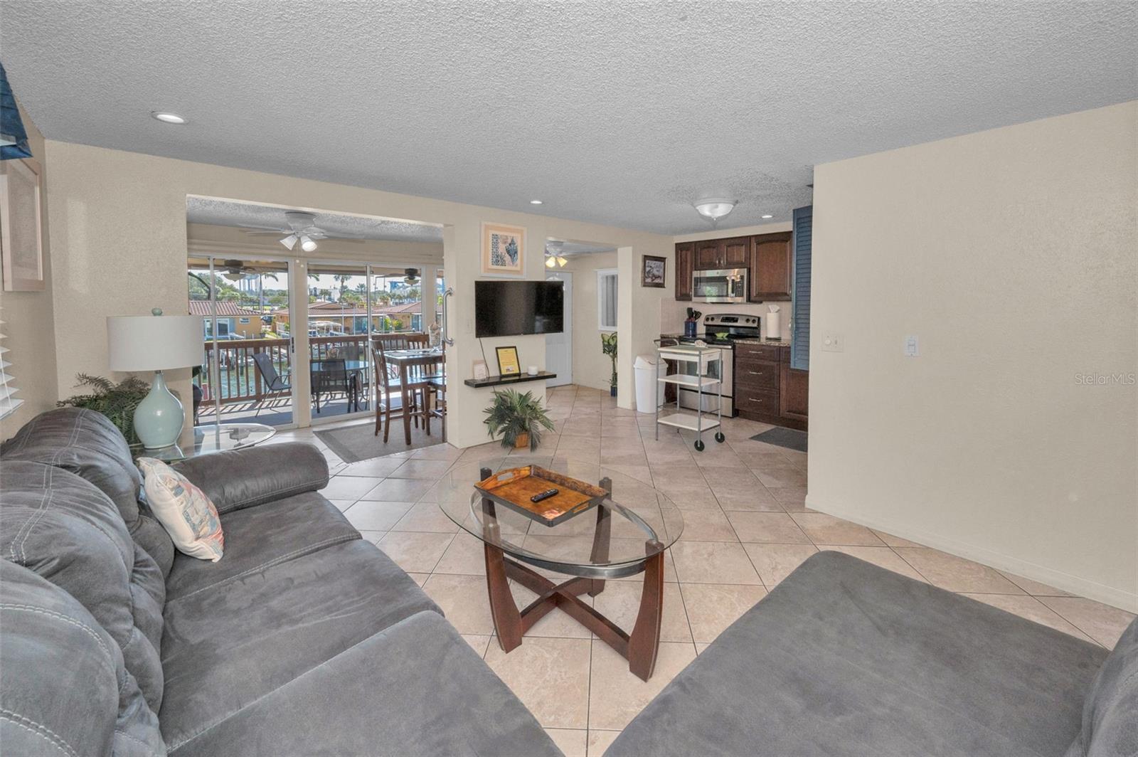 Listing photo id 38 for 2685 St Josephs Drive E