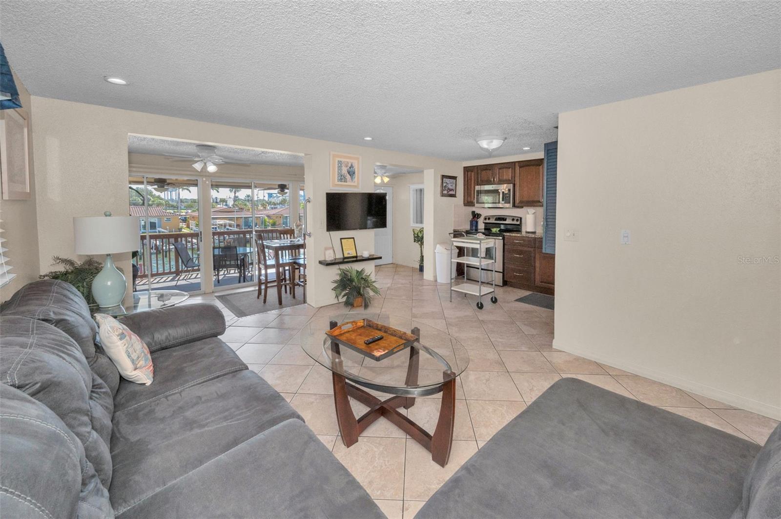 Listing photo id 39 for 2685 St Josephs Drive E