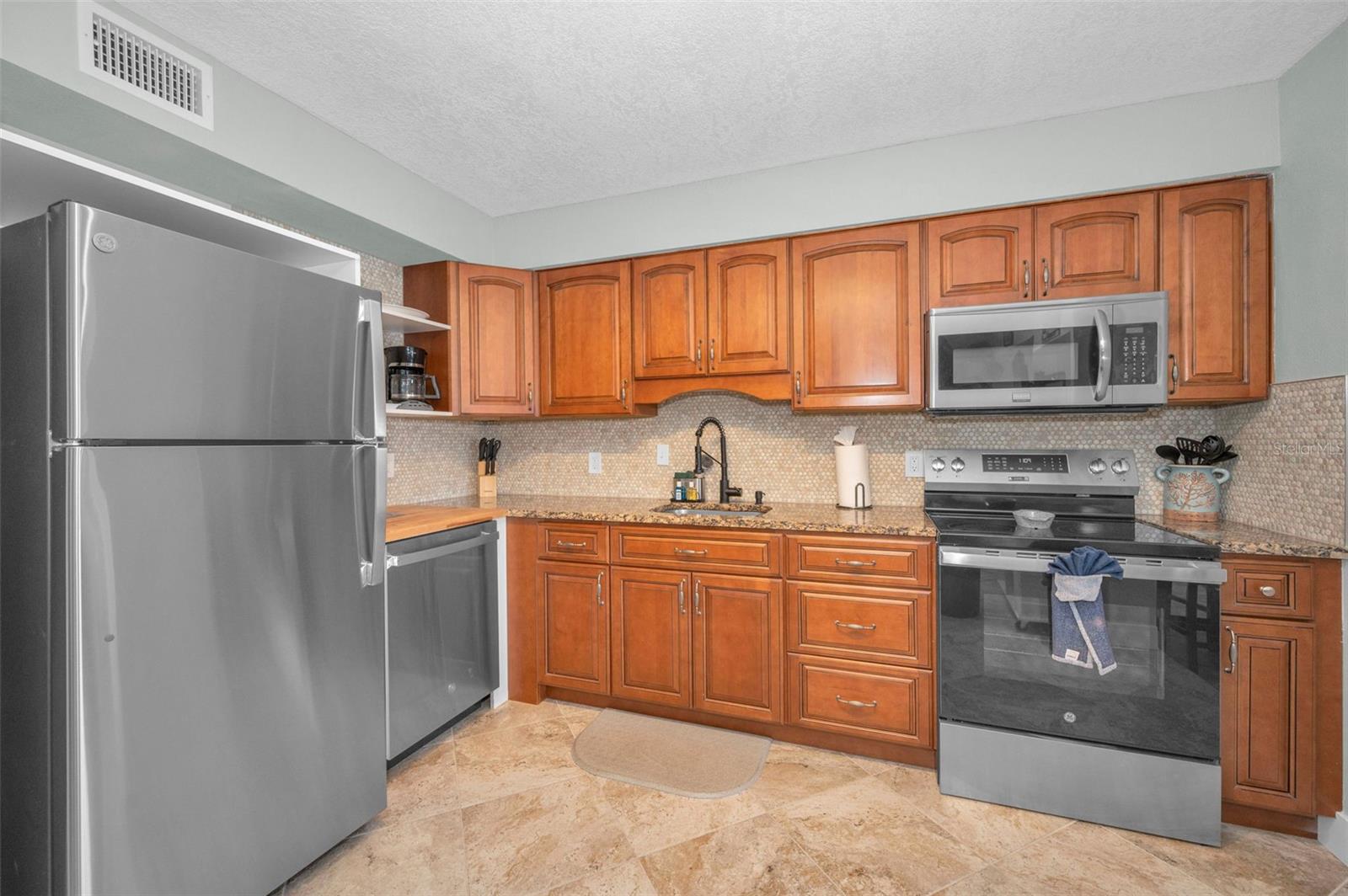 Listing photo id 61 for 2685 St Josephs Drive E
