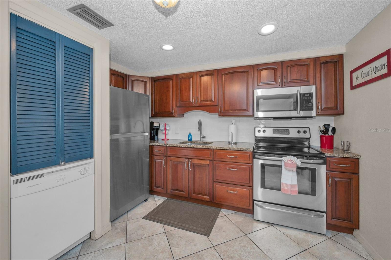 Listing photo id 77 for 2685 St Josephs Drive E