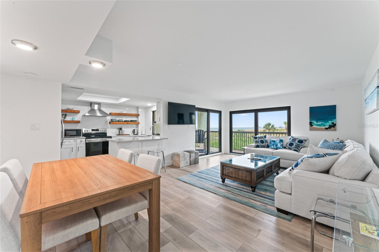 Image 6 of 47 For 3200 Gulf Boulevard 103